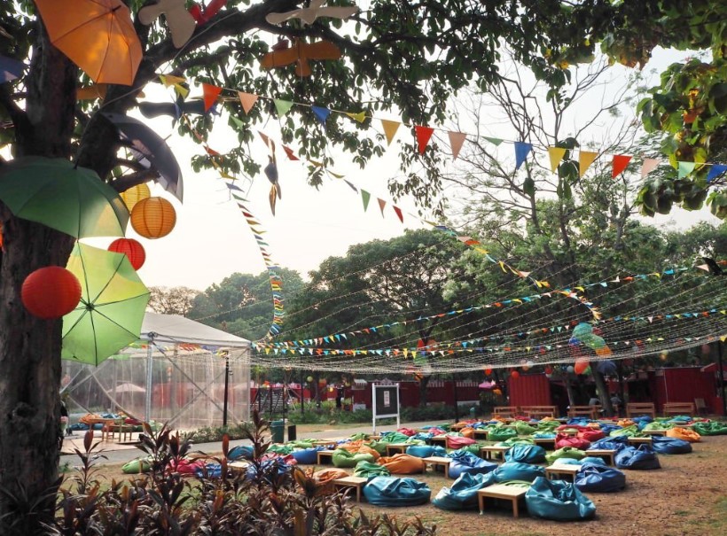 tempat duduk lesehan.jpg