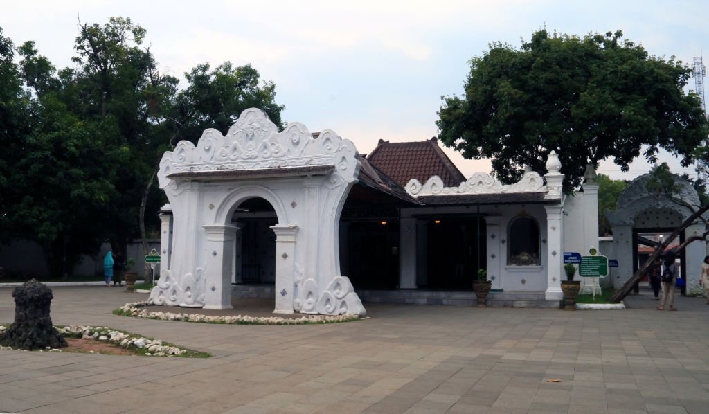 bagian rumah adat sunda.jpg