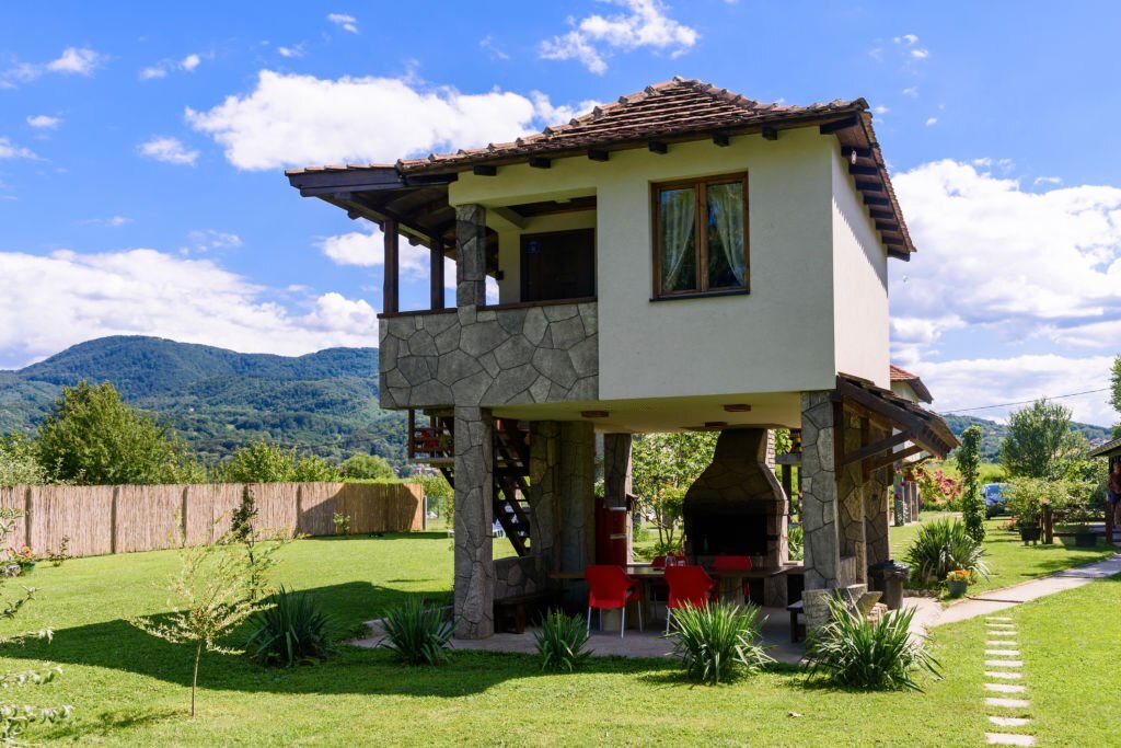 rumah panggung modern.jpg