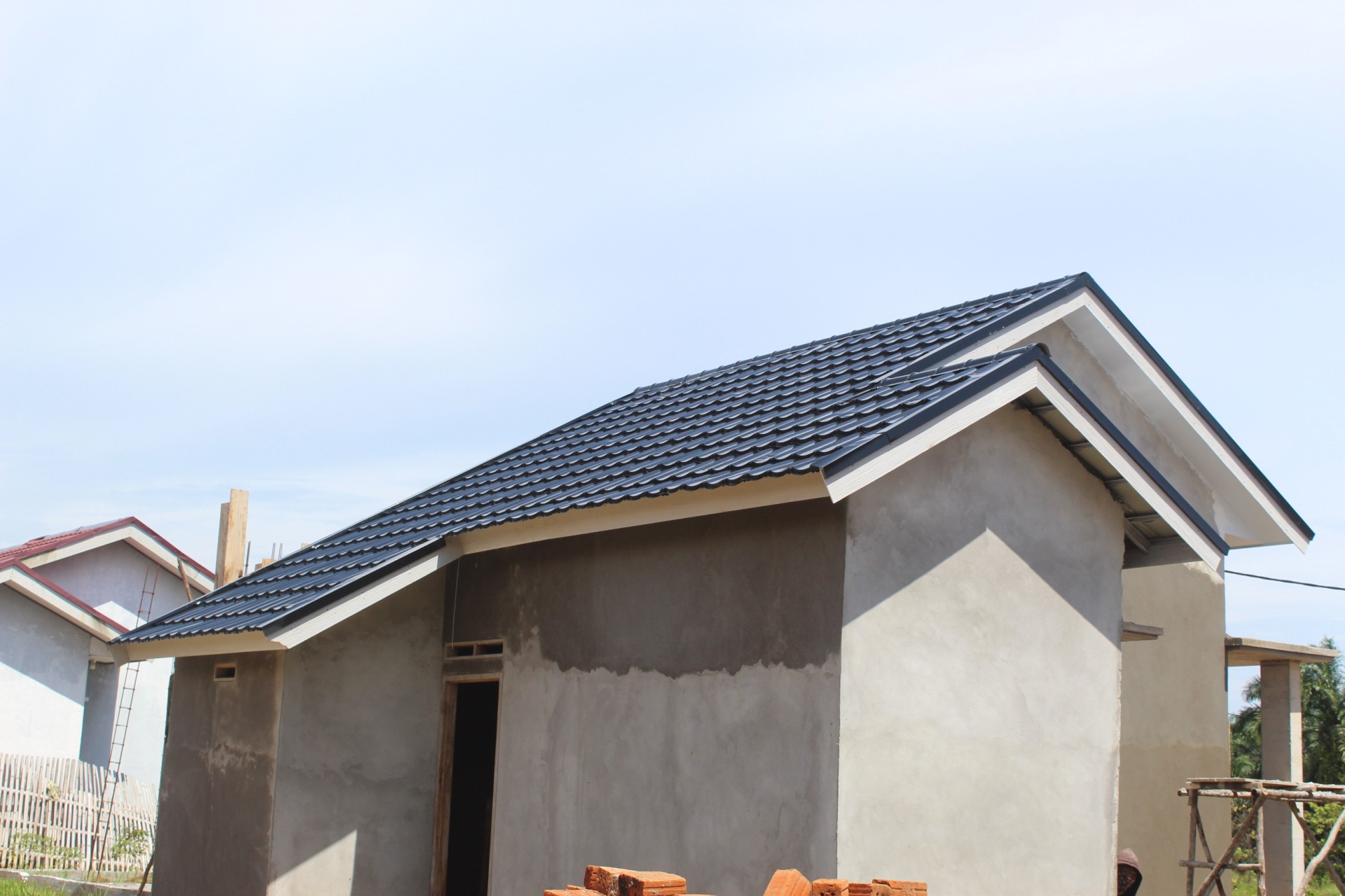 Cara Pasang Atap Genteng Metal Pasir, Kokoh dan Tahan Lama.JPG