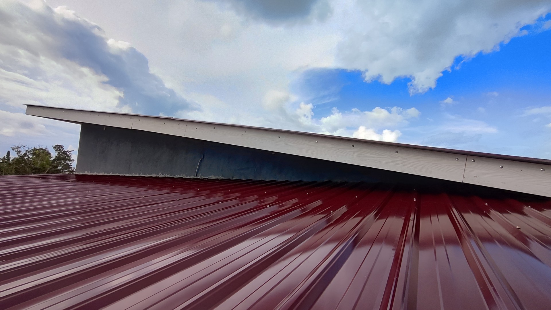 Apa itu Genteng Metal Pasir, Tips Pemasangan, dan Harganya.jpg