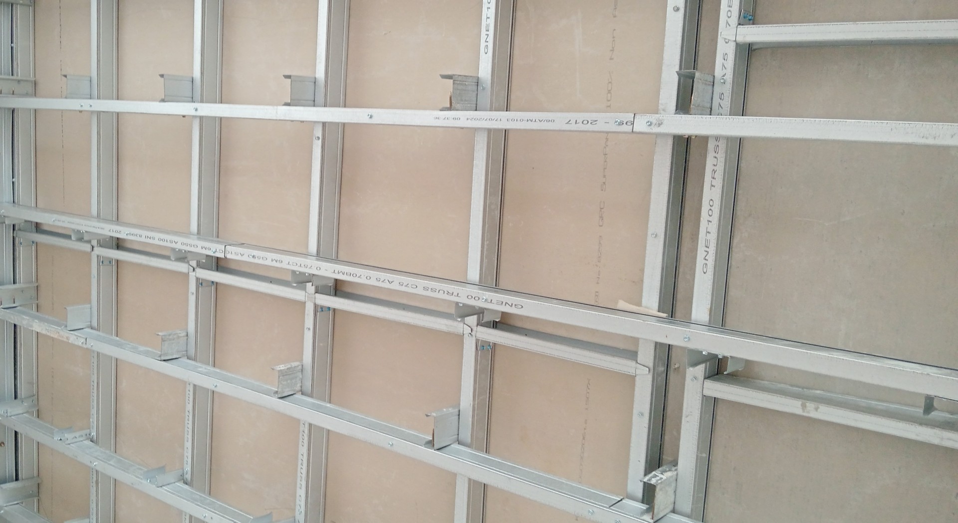 6 Kelebihan dan Kekurangan Genteng Metal untuk Hunian.jpg