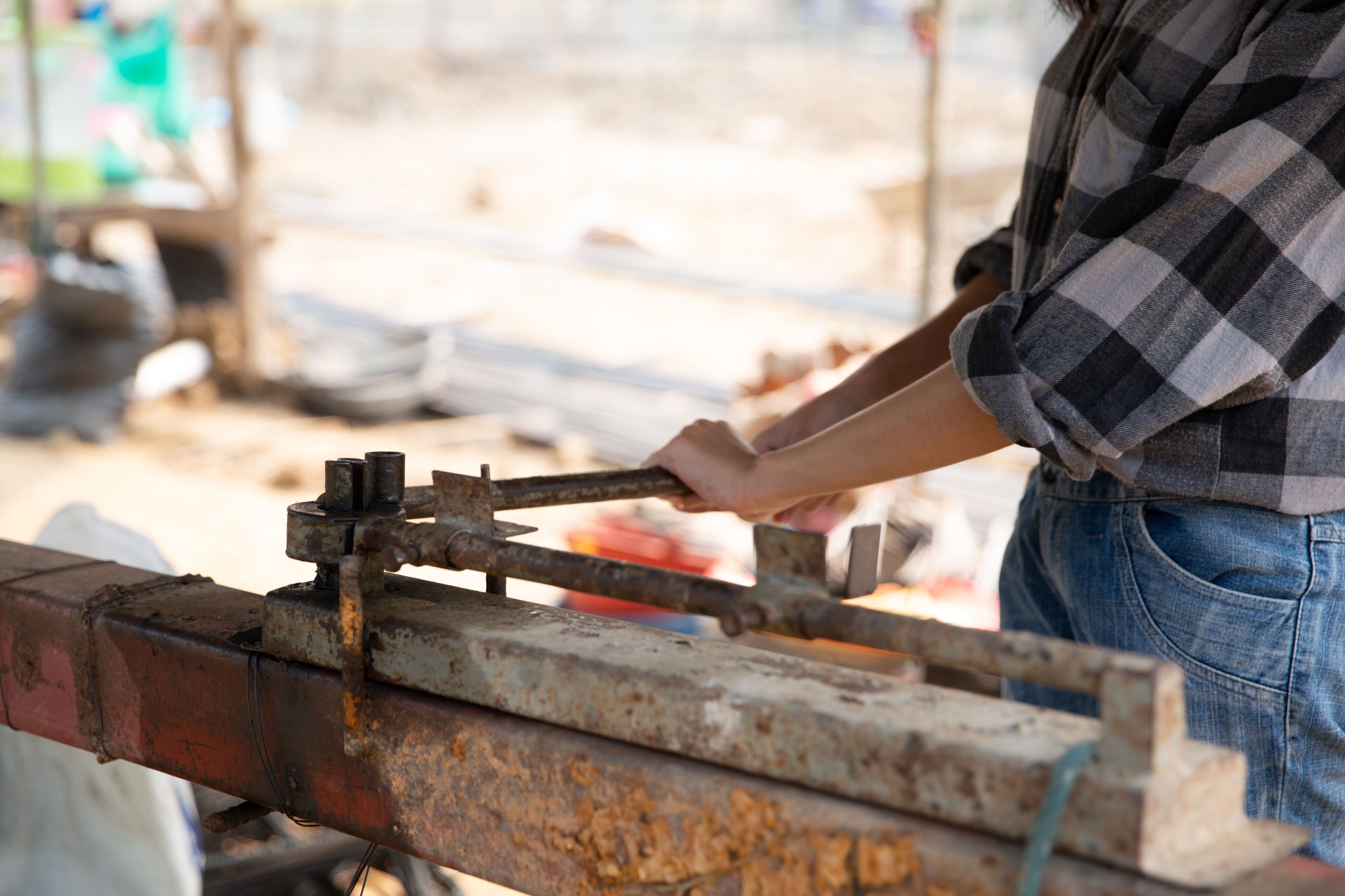 rebar-bending-by-worker-rusty-jig-construction-site (2).jpg